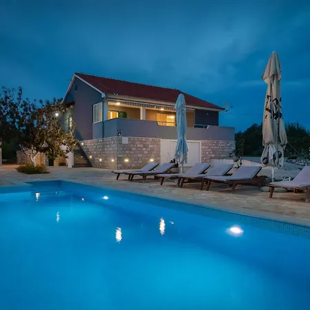 Holiday home Holiday Ana Cvrljevo