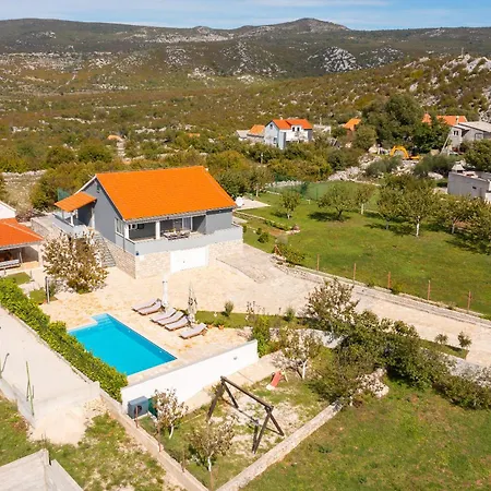 Holiday home Holiday Ana Cvrljevo