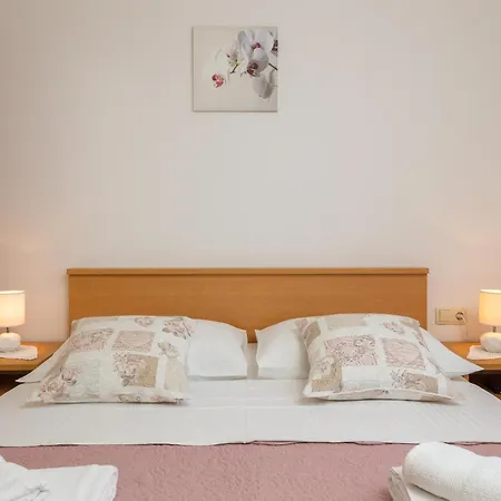 Holiday home Holiday Ana Cvrljevo