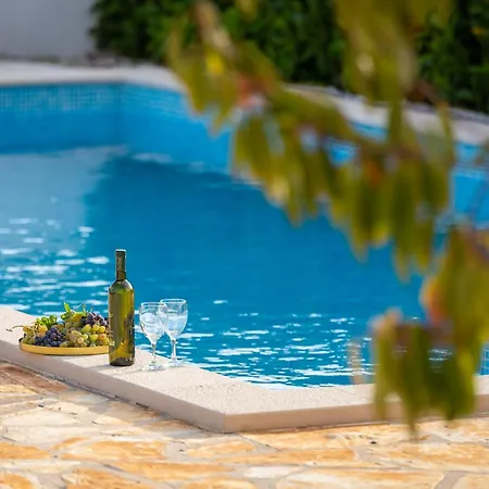 Holiday home Holiday Ana Cvrljevo